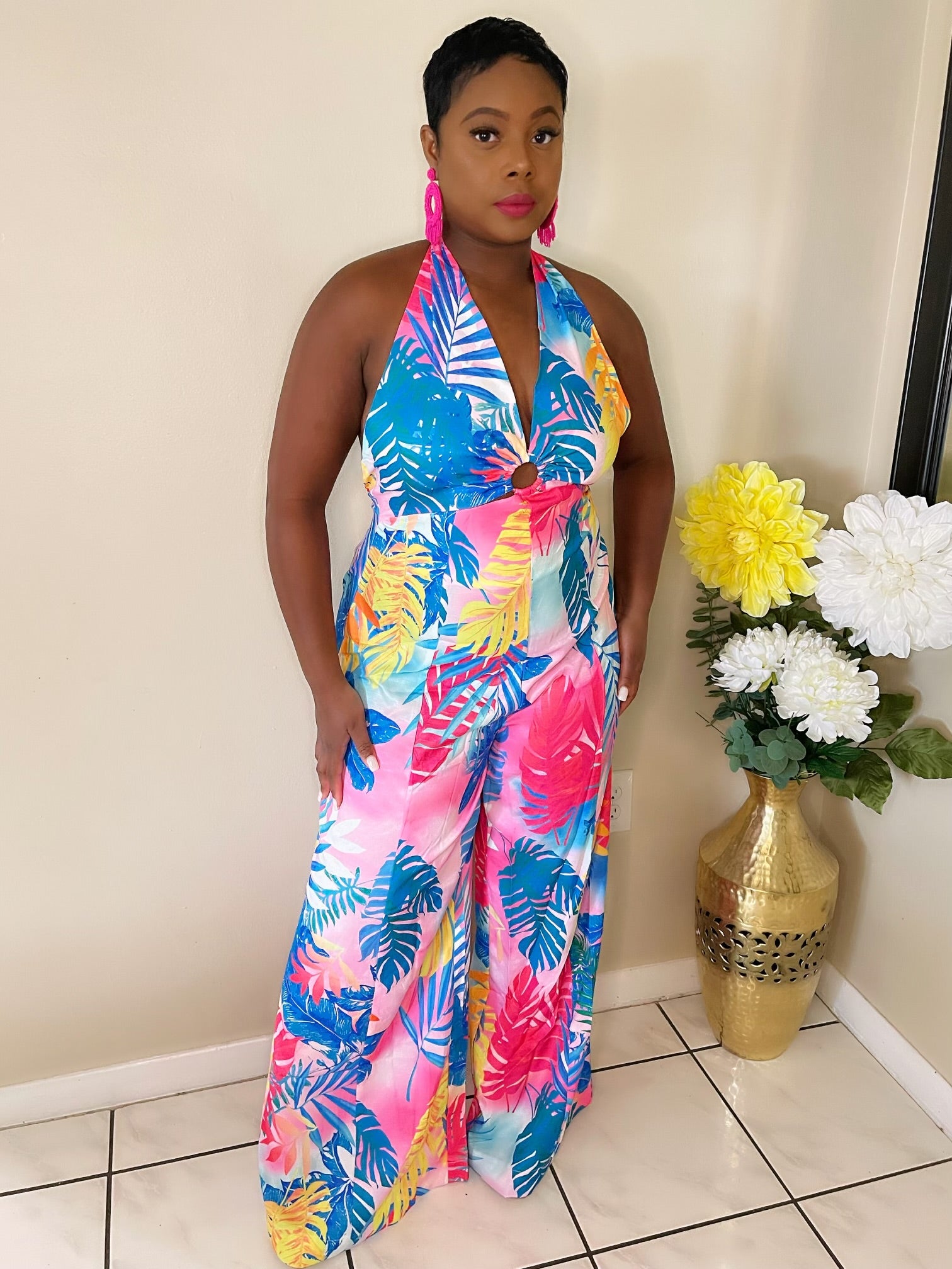 Curve-flattering jumpsuit for women – chic streetwear style