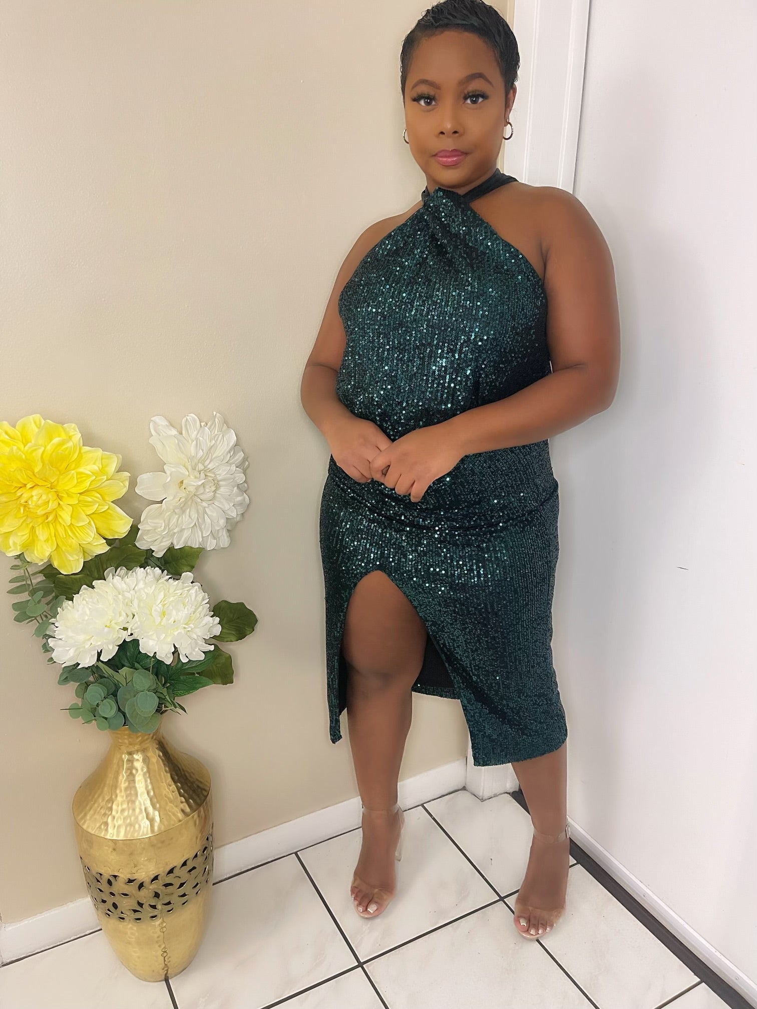 Two-piece women’s skirt and top set streetwear fashion