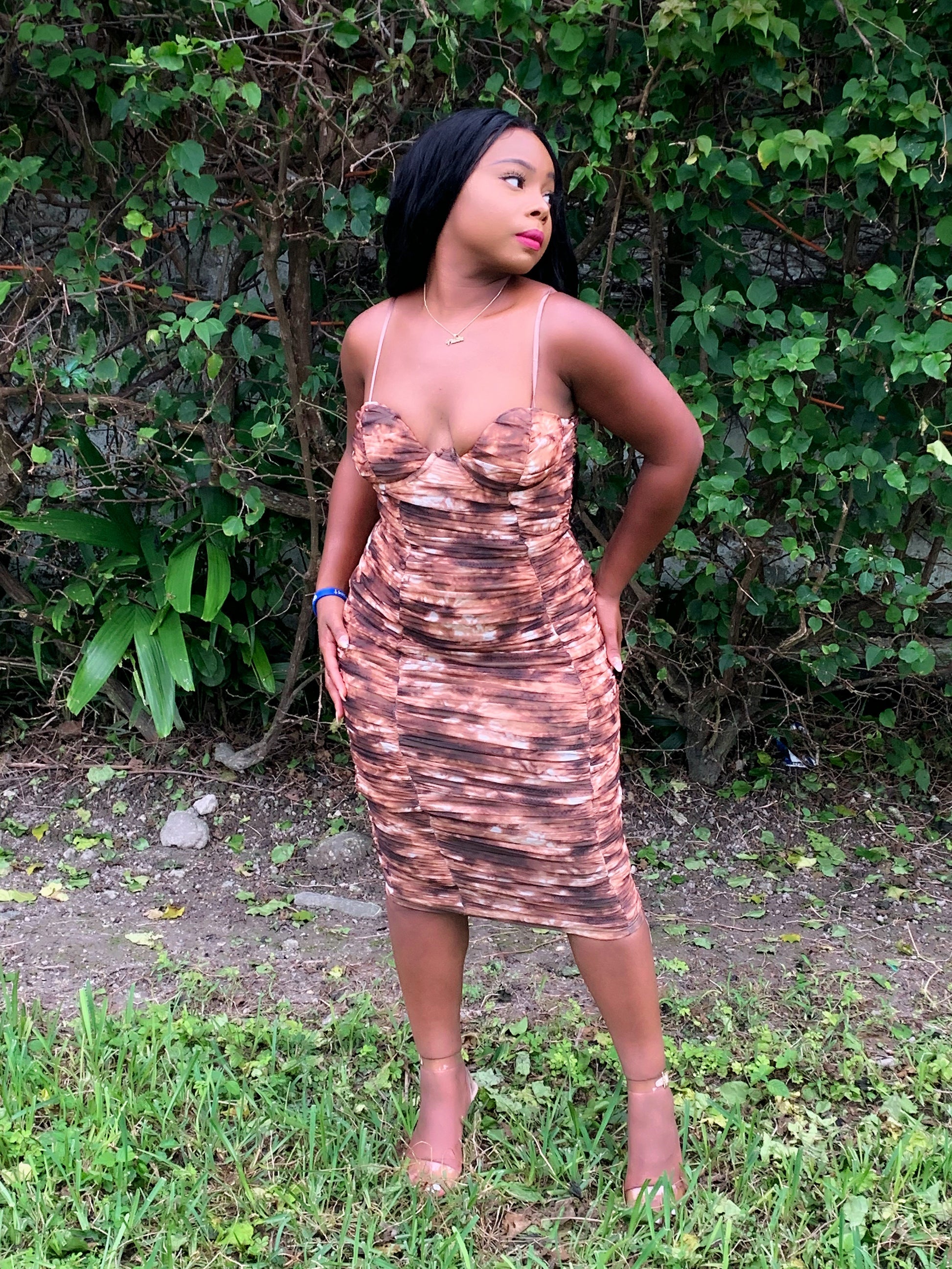 How to wear a Midi Dress